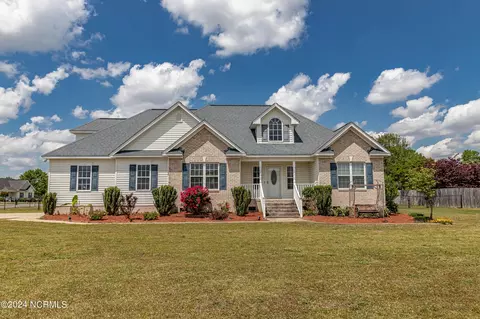 201 Willowbrook Dr, Pikeville, NC 27863