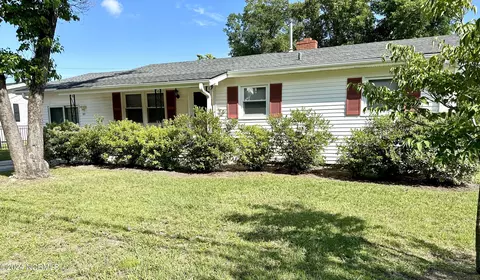 101 Sunnyvale Dr, Wilmington, NC 28412