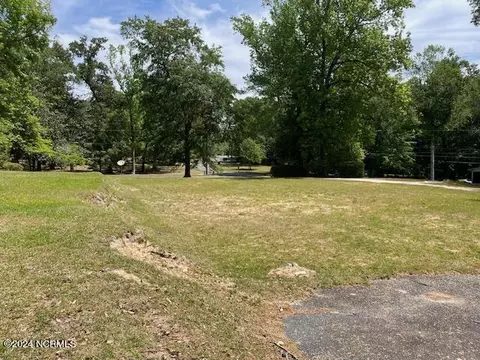 305 Woodland Dr, Elizabethtown, NC 28337