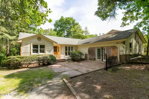 144 Cardinal Ln, West End, NC 27376