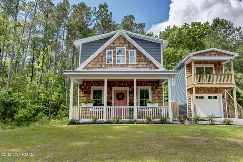 650 Washington Acres Rd, Hampstead, NC 28443