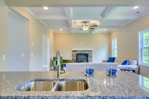 Kitchen - 909 Marshview Ct, Hubert, NC 28539 photo 2 of 3