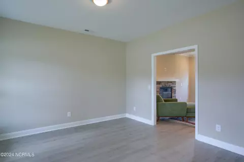 Living - 909 Marshview Ct, Hubert, NC 28539 photo 2 of 3