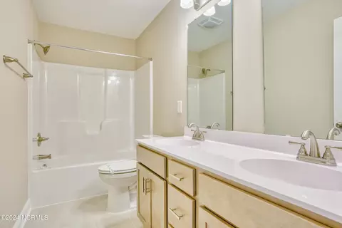 Bath - 909 Marshview Ct, Hubert, NC 28539 photo 3 of 3