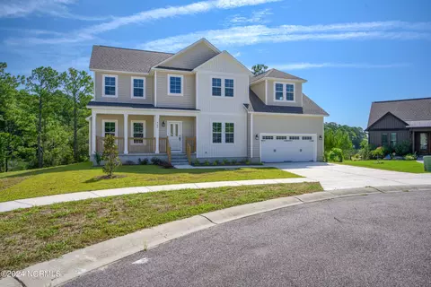 909 Marshview Ct, Hubert, NC 28539