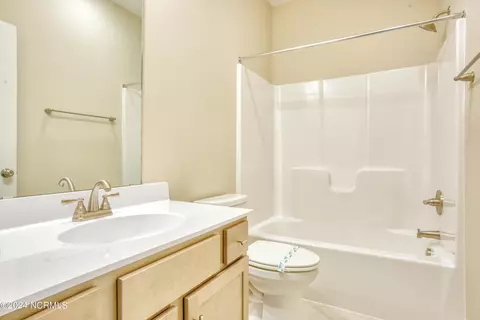 Bath - 909 Marshview Ct, Hubert, NC 28539 photo 1 of 3