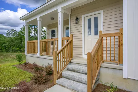 Exterior - 909 Marshview Ct, Hubert, NC 28539 photo 2 of 4
