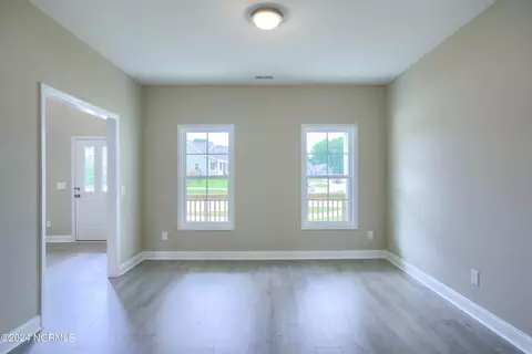 Living - 909 Marshview Ct, Hubert, NC 28539 photo 3 of 3
