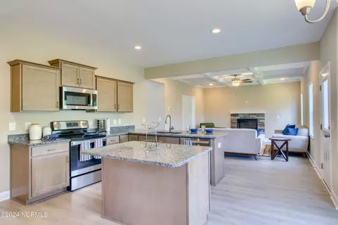 Kitchen - 909 Marshview Ct, Hubert, NC 28539 photo 3 of 3