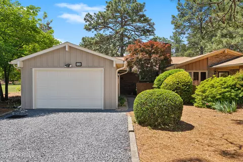 135 Knollwood Dr #135, Southern Pines, NC 28387