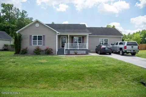 212 Deer Haven Dr, Richlands, NC 28574