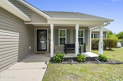 510 N Dyson St, Holly Ridge, NC 28445