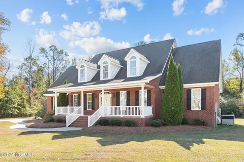 415 Crown Dr, Washington, NC 27889