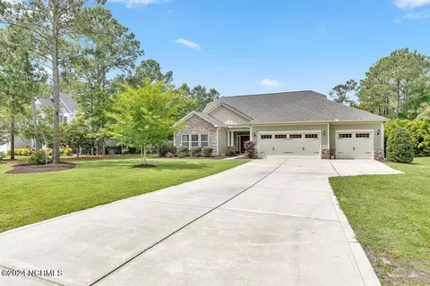 210 Royal Tern Dr, Sneads Ferry, NC 28460