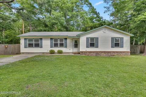 600 Walnut Dr, Jacksonville, NC 28540