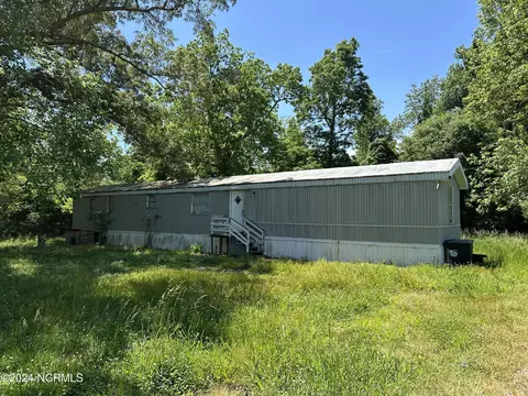 314 Queens Rd, Hubert, NC 28539