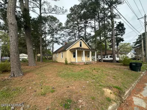 606 Spence Dr, Kinston, NC 28504