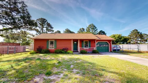304 W Volant St, Hubert, NC 28539