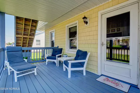 418 N Topsail Dr, Surf City, NC 28445