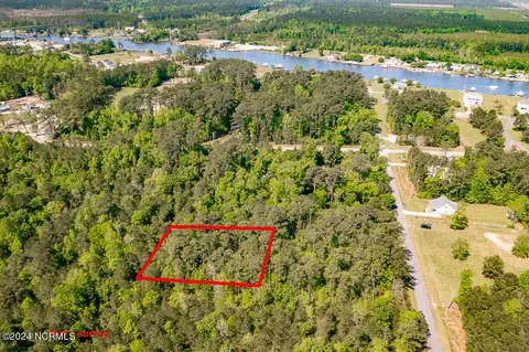 125 Core Creek Dr, Beaufort, NC 28516