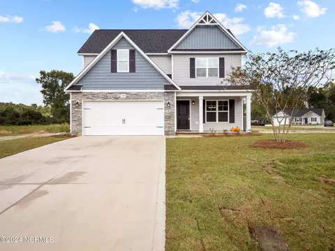 540 Orchard Creek Dr, Richlands, NC 28574