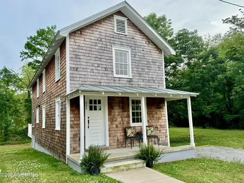 305 W Gale St, Edenton, NC 27932