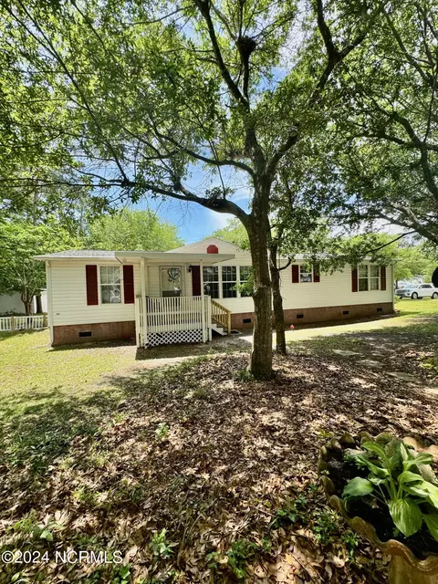 503 Ocean Spray Dr, Cedar Point, NC 28584