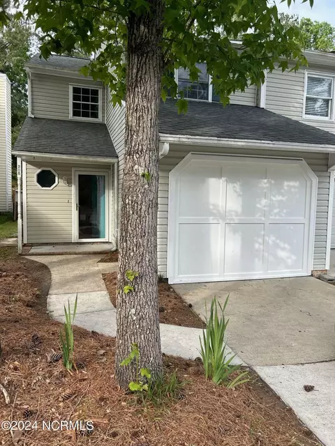 208 Bracken Pl, Jacksonville, NC 28540