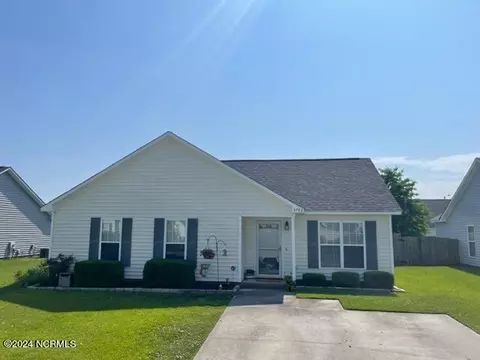 3753 Dover Dr, Ayden, NC 28513