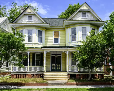 704 Broad St, New Bern, NC 28560