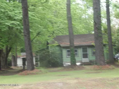 1584 Highland Dr, Washington, NC 27889