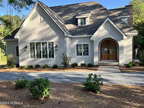 225 Country Club Cir, Southern Pines, NC 28387