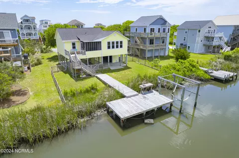 141 Old Village Ln, North Topsail Beach, NC 28460