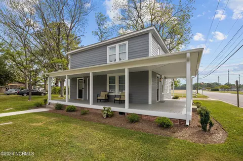 Exterior - 102 N King St, Bath, NC 27808 photo 4 of 5
