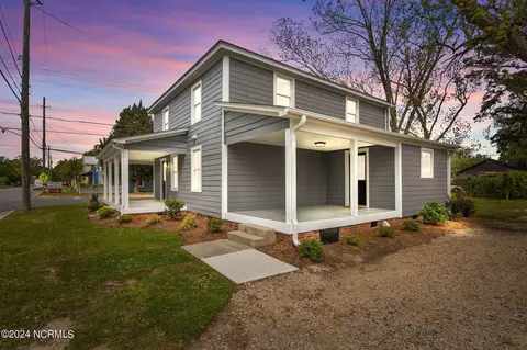 Exterior - 102 N King St, Bath, NC 27808 photo 2 of 5