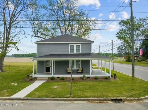 Exterior - 102 N King St, Bath, NC 27808 photo 3 of 5