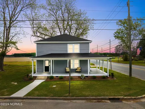 102 N King St, Bath, NC 27808