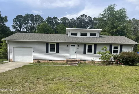235 Sand Ridge Rd, Hubert, NC 28539