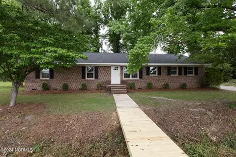672 Charlie Williamson Rd, Whiteville, NC 28472