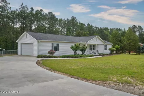 121 Edinburgh Dr, Carthage, NC 28327
