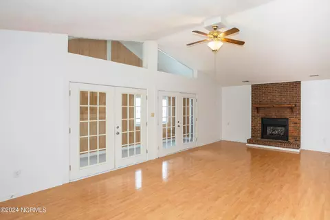 111 Hickory Cir, Hampstead, NC 28443 photo 5