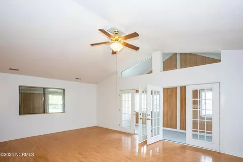 111 Hickory Cir, Hampstead, NC 28443 photo 4