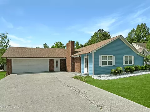 111 Hickory Cir, Hampstead, NC 28443