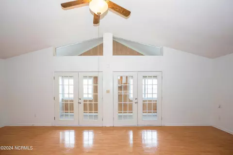 111 Hickory Cir, Hampstead, NC 28443 photo 9
