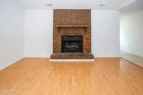 111 Hickory Cir, Hampstead, NC 28443 photo 6
