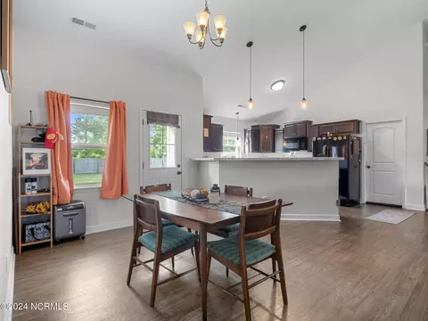300 Vintage Ct, Hubert, NC 28539