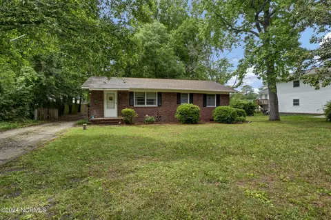 311 Pine Hills Dr, Wilmington, NC 28403
