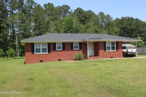 1738 John Small Ave, Washington, NC 27889
