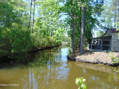 107 Ponderosa Rd, Lowland, NC 28552
