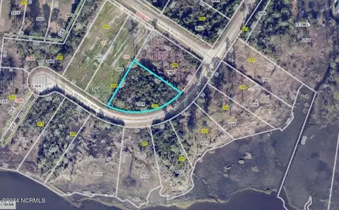 202 Leeward Ln, Beaufort, NC 28516